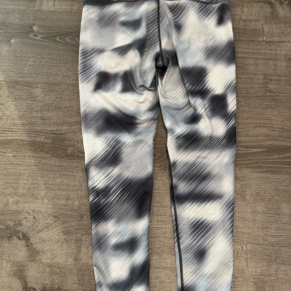 Athleta High-Rise Leggings Yoga essentials - Picture 5 of 5